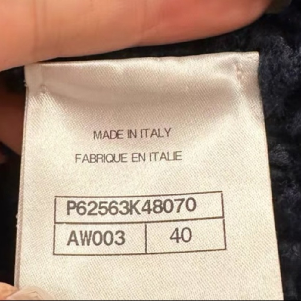 Chanel teddy sweater - Picture 2 of 4